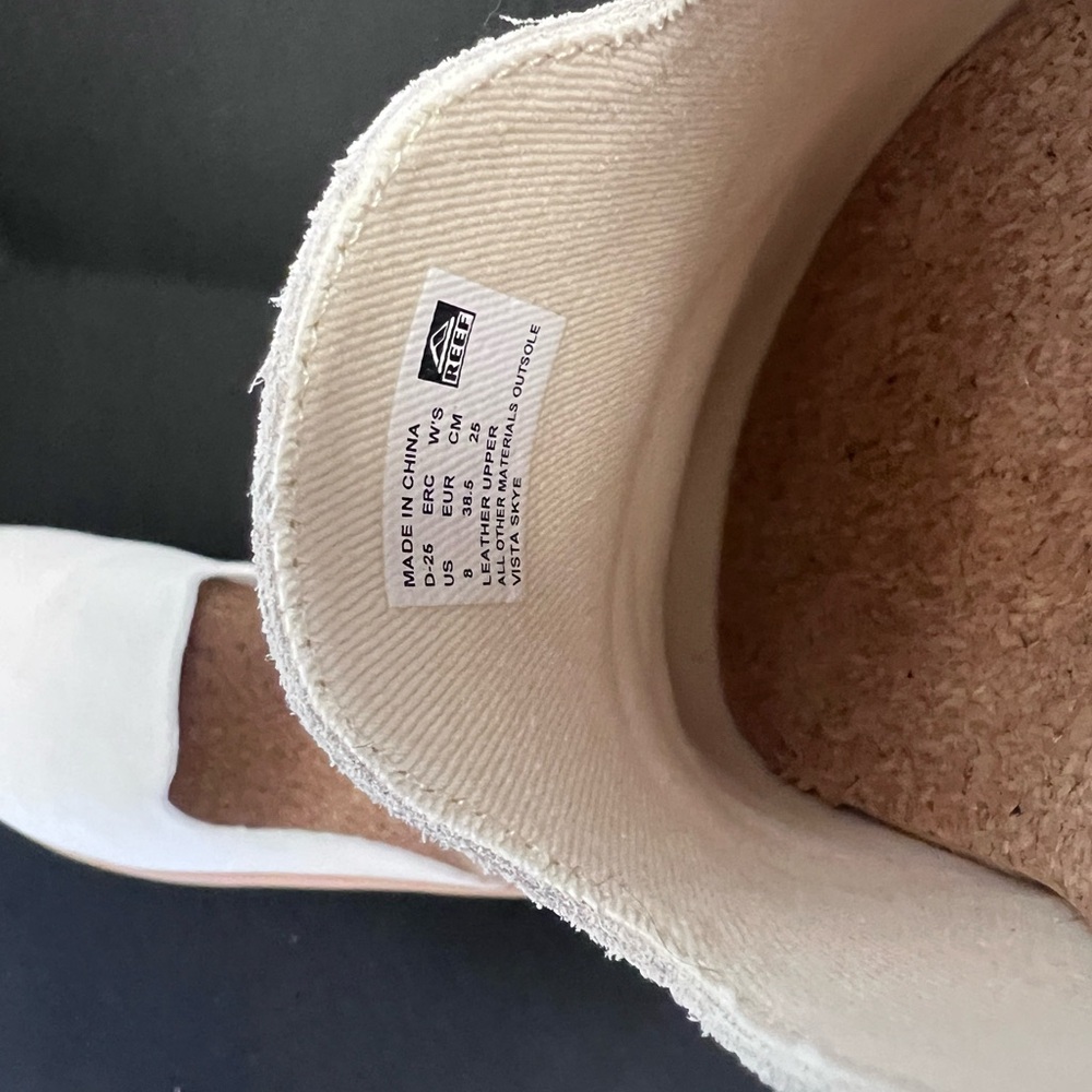Reef Vista Skye modern clog in vintage suede color. Size 8 Almost brand new. - Picture 5 of 6